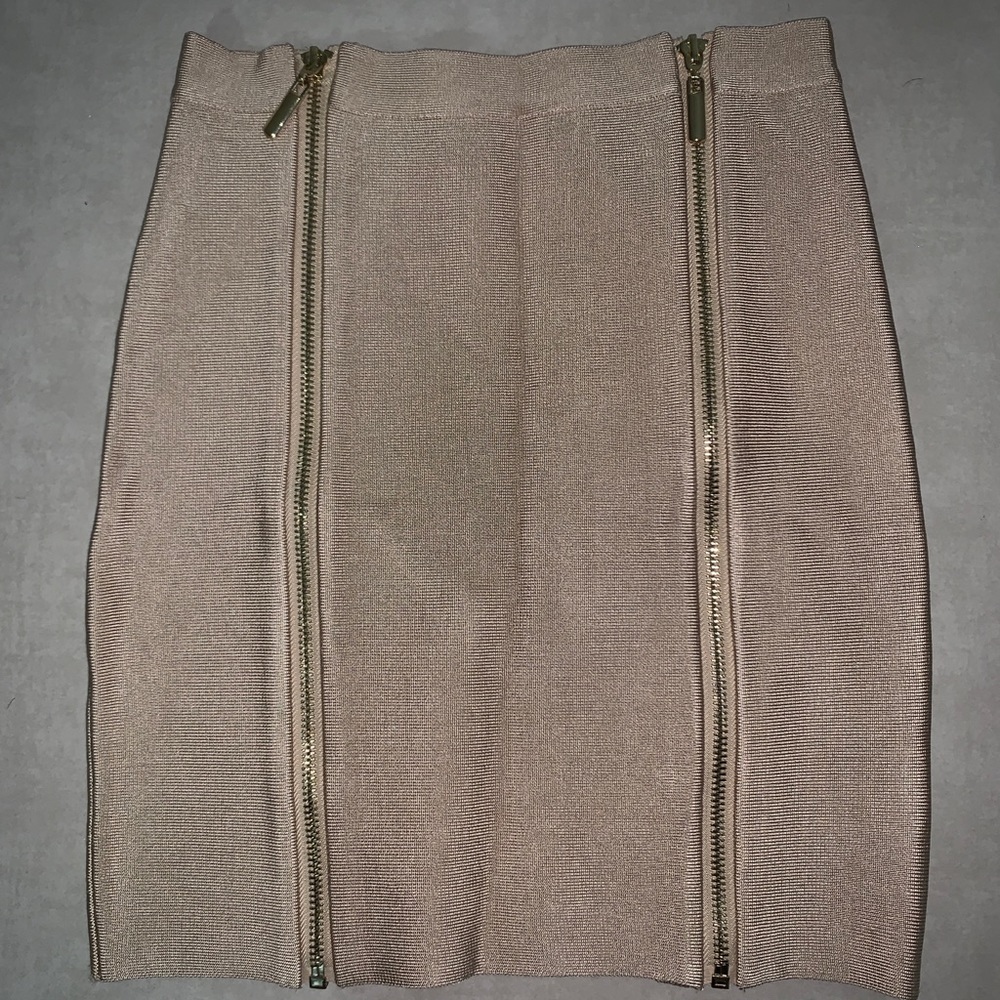 New Bebe Fitted Mini skirt with gold zip accent